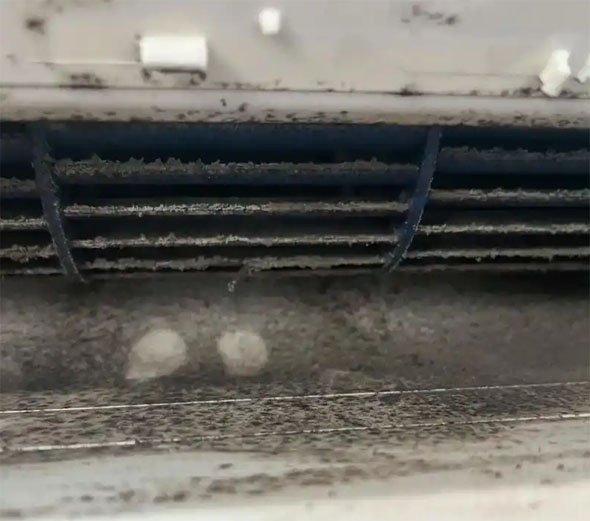 户县空调吹的风有股烧焦味是怎么回事